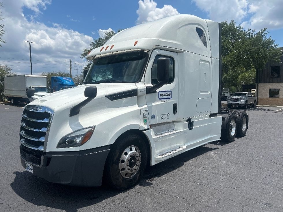Sleeper Tractor-Heavy Duty Tractors-Freightliner-2020-T12664ST-Pensacola-FL-697,455\n\t\tmiles-$ 52,500 - Image 3