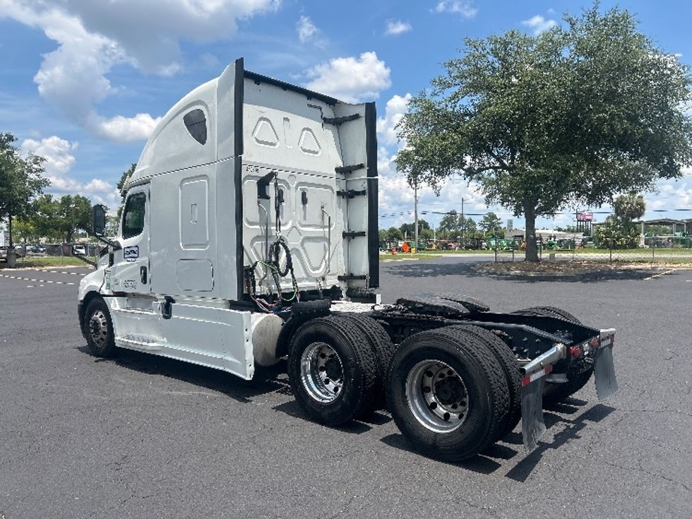 Sleeper Tractor-Heavy Duty Tractors-Freightliner-2020-T12664ST-Pensacola-FL-697,455\n\t\tmiles-$ 52,500 - Image 5