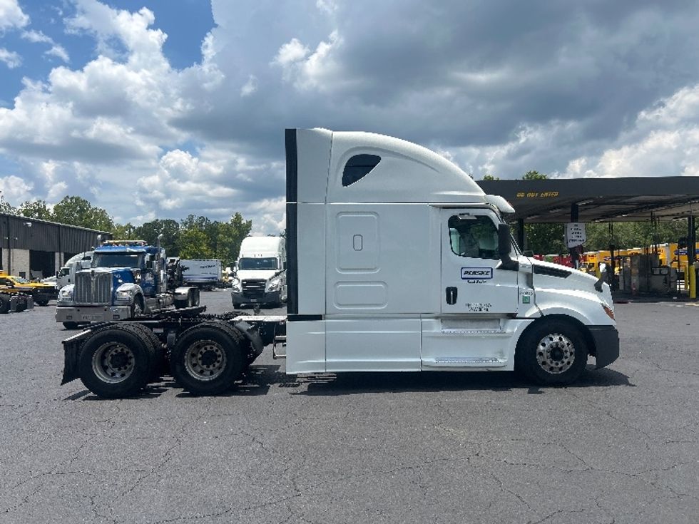 Sleeper Tractor-Heavy Duty Tractors-Freightliner-2020-T12664ST-Pensacola-FL-697,455\n\t\tmiles-$ 52,500 - Image 8