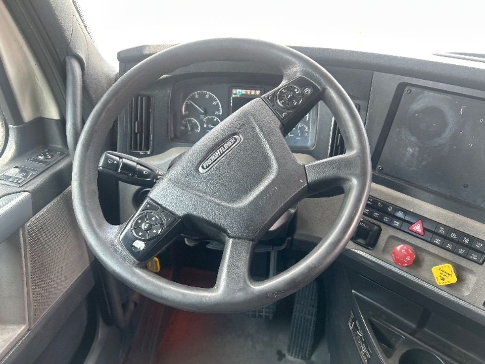 Sleeper Tractor-Heavy Duty Tractors-Freightliner-2020-T12664ST-Pensacola-FL-697,455\n\t\tmiles-$ 52,500 - Image 9