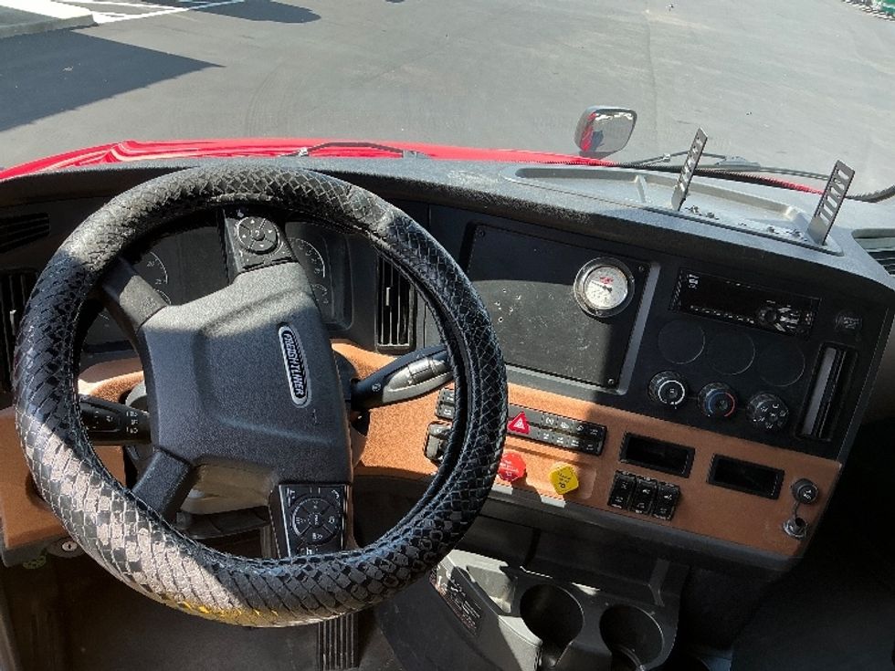 2020 Freightliner Cascadia 126" Sleeper Cab photo 10