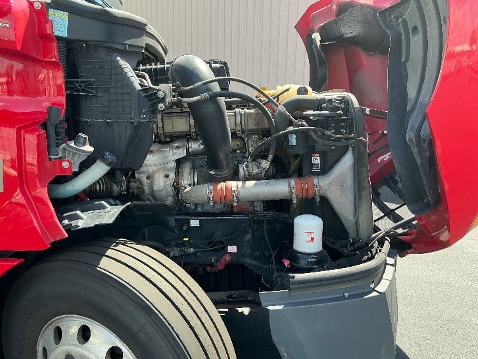 2020 Freightliner Cascadia 126" Sleeper Cab photo 17