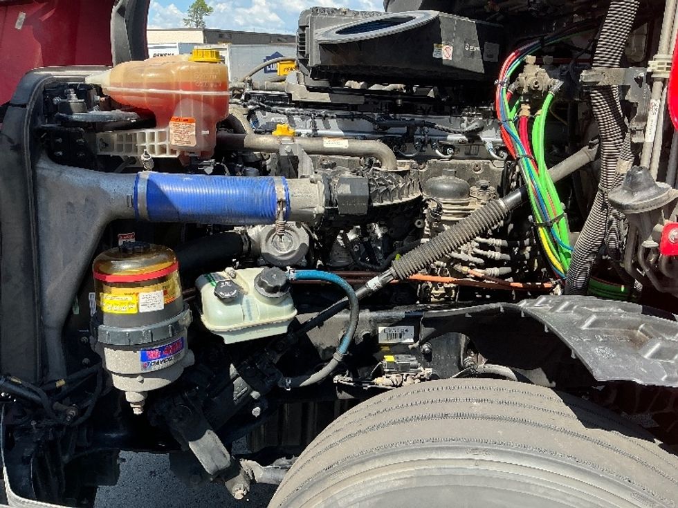 2020 Freightliner Cascadia 126" Sleeper Cab photo 18