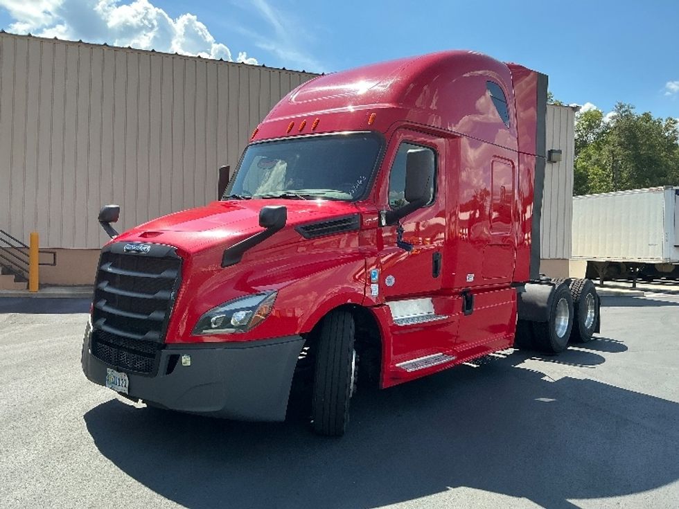 2020 Freightliner Cascadia 126" Sleeper Cab photo 3