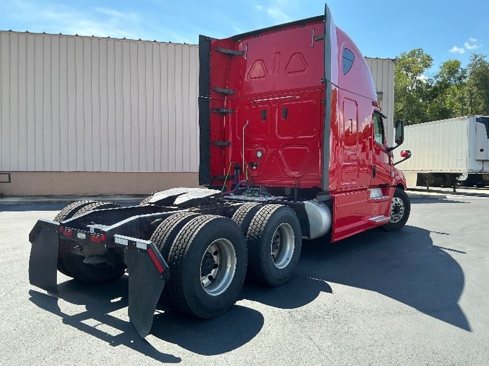 2020 Freightliner Cascadia 126" Sleeper Cab photo 7