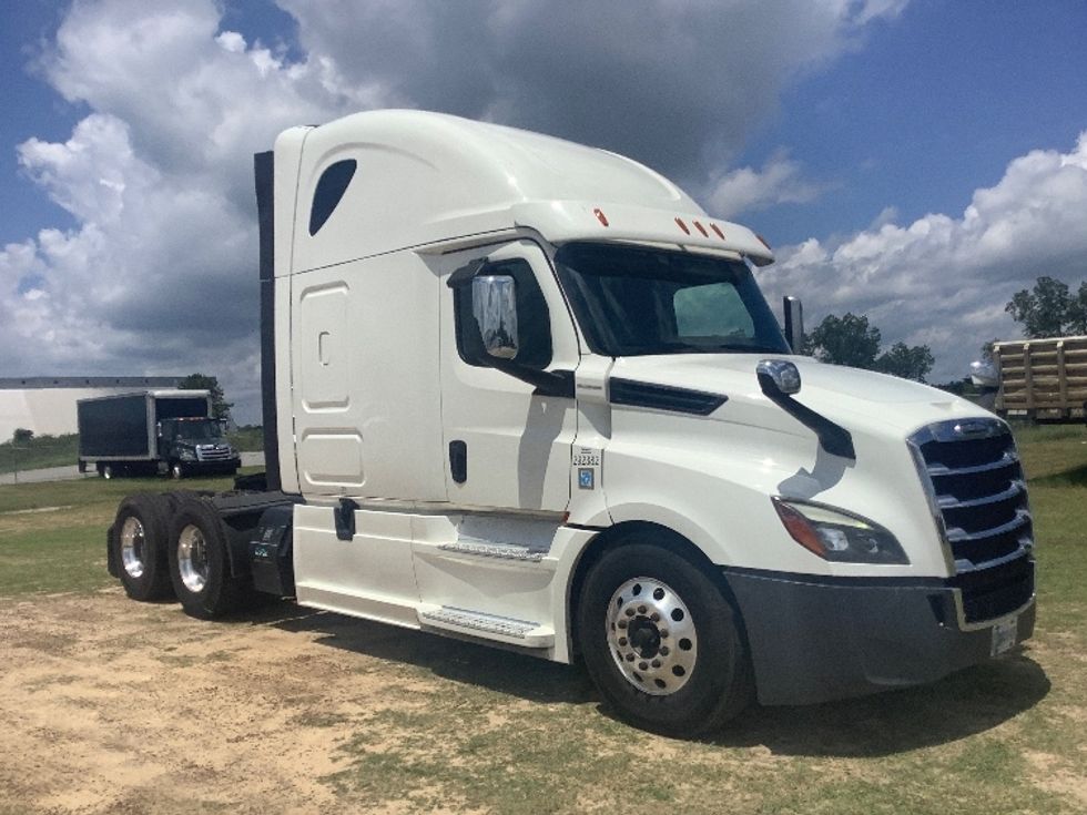 Sleeper Tractor-Heavy Duty Tractors-Freightliner-2020-T12664ST-Pensacola-FL-709,200\n\t\tmiles-$ 45,750 - Image 1