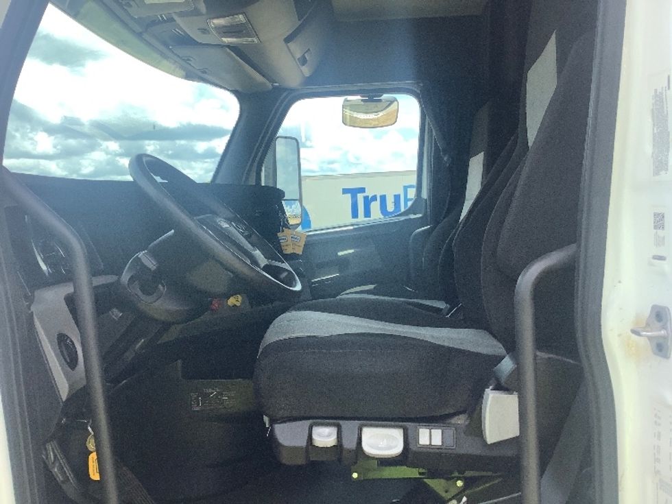 Sleeper Tractor-Heavy Duty Tractors-Freightliner-2020-T12664ST-Pensacola-FL-709,200\n\t\tmiles-$ 45,750 - Image 10