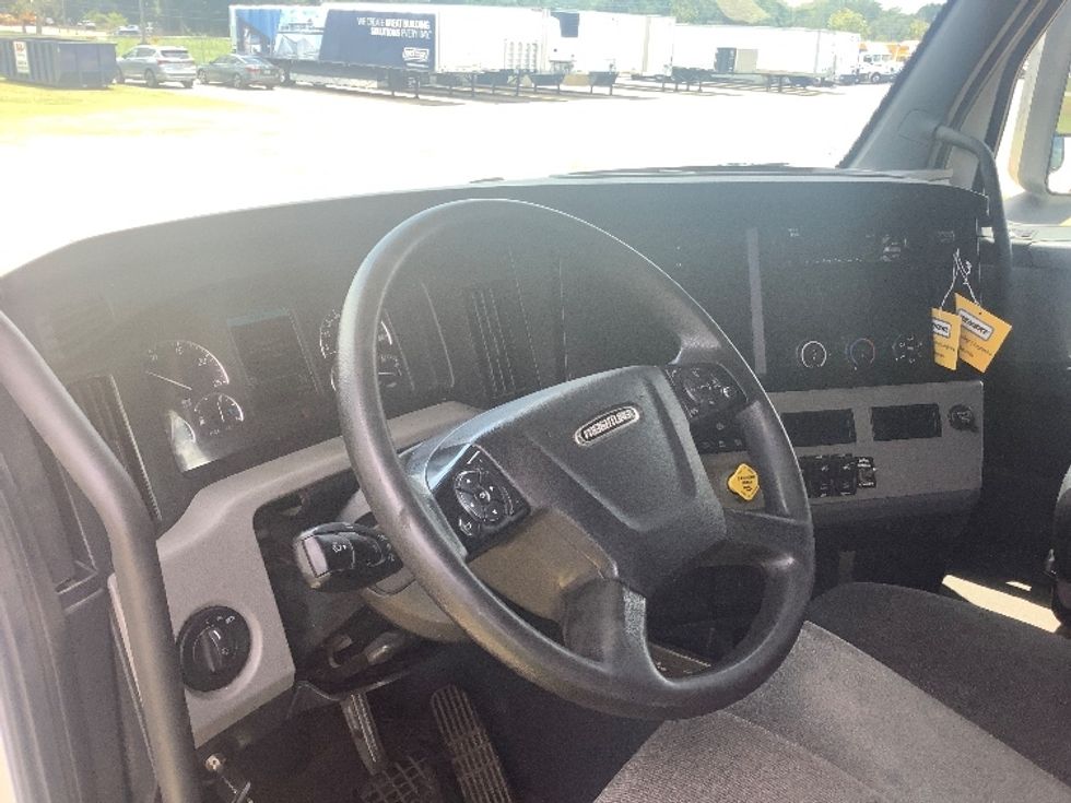 Sleeper Tractor-Heavy Duty Tractors-Freightliner-2020-T12664ST-Pensacola-FL-709,200\n\t\tmiles-$ 45,750 - Image 11