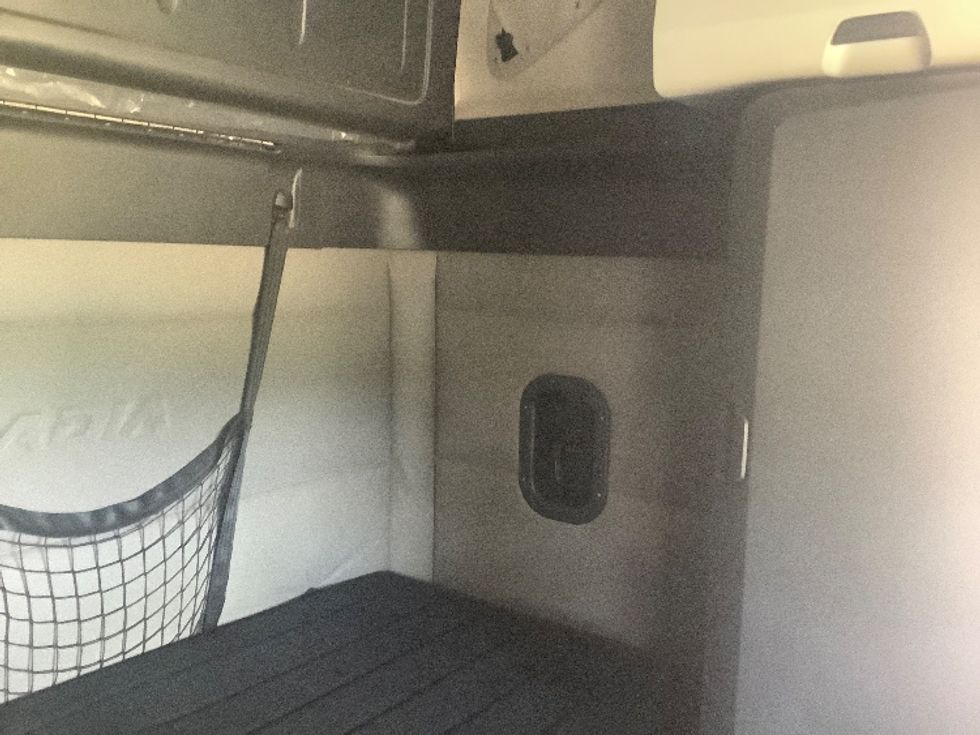 Sleeper Tractor-Heavy Duty Tractors-Freightliner-2020-T12664ST-Pensacola-FL-709,200\n\t\tmiles-$ 45,750 - Image 18