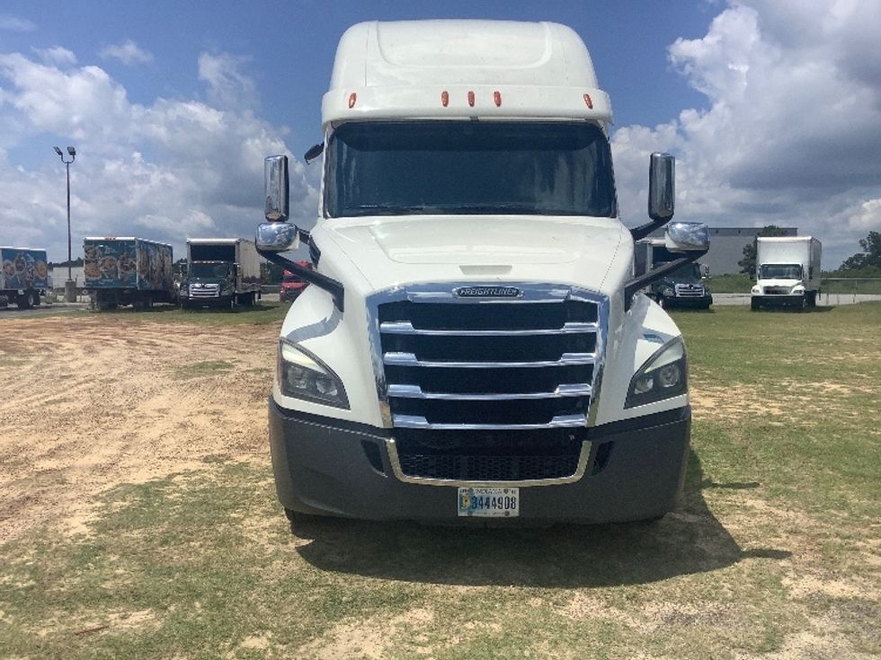 Sleeper Tractor-Heavy Duty Tractors-Freightliner-2020-T12664ST-Pensacola-FL-709,200\n\t\tmiles-$ 45,750 - Image 2