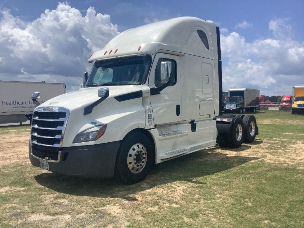 Sleeper Tractor-Heavy Duty Tractors-Freightliner-2020-T12664ST-Pensacola-FL-709,200\n\t\tmiles-$ 45,750 - Image 3
