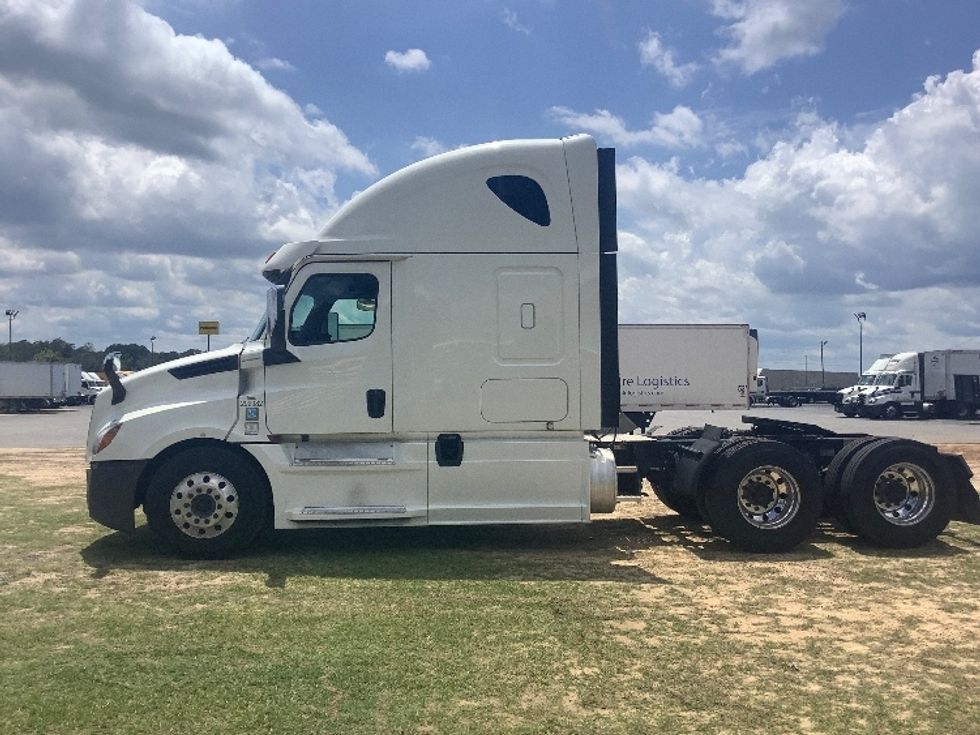 Sleeper Tractor-Heavy Duty Tractors-Freightliner-2020-T12664ST-Pensacola-FL-709,200\n\t\tmiles-$ 45,750 - Image 4