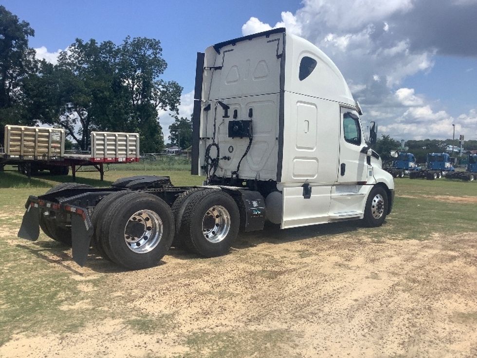 Sleeper Tractor-Heavy Duty Tractors-Freightliner-2020-T12664ST-Pensacola-FL-709,200\n\t\tmiles-$ 45,750 - Image 7