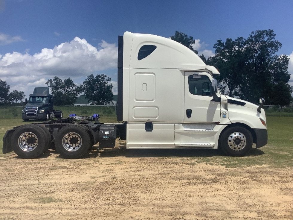 Sleeper Tractor-Heavy Duty Tractors-Freightliner-2020-T12664ST-Pensacola-FL-709,200\n\t\tmiles-$ 45,750 - Image 8