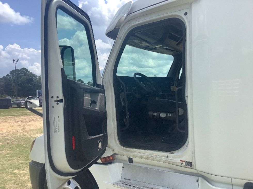 Sleeper Tractor-Heavy Duty Tractors-Freightliner-2020-T12664ST-Pensacola-FL-709,200\n\t\tmiles-$ 45,750 - Image 9