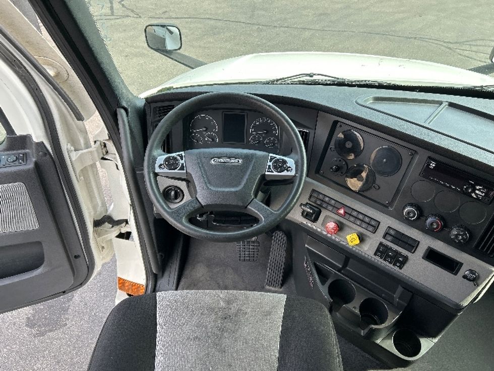 Sleeper Tractor-Heavy Duty Tractors-Freightliner-2020-T12664ST-Pewaukee-WI-263,605\n\t\tmiles-$ 73,750 - Image 11