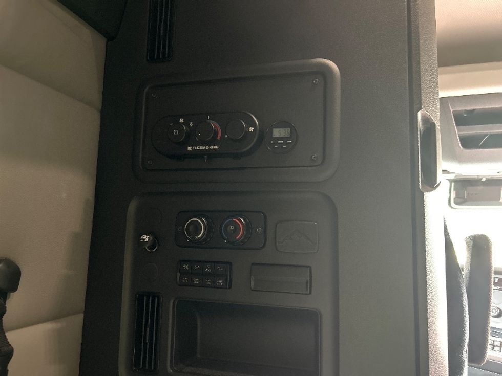 Sleeper Tractor-Heavy Duty Tractors-Freightliner-2020-T12664ST-Pewaukee-WI-263,605\n\t\tmiles-$ 73,750 - Image 22