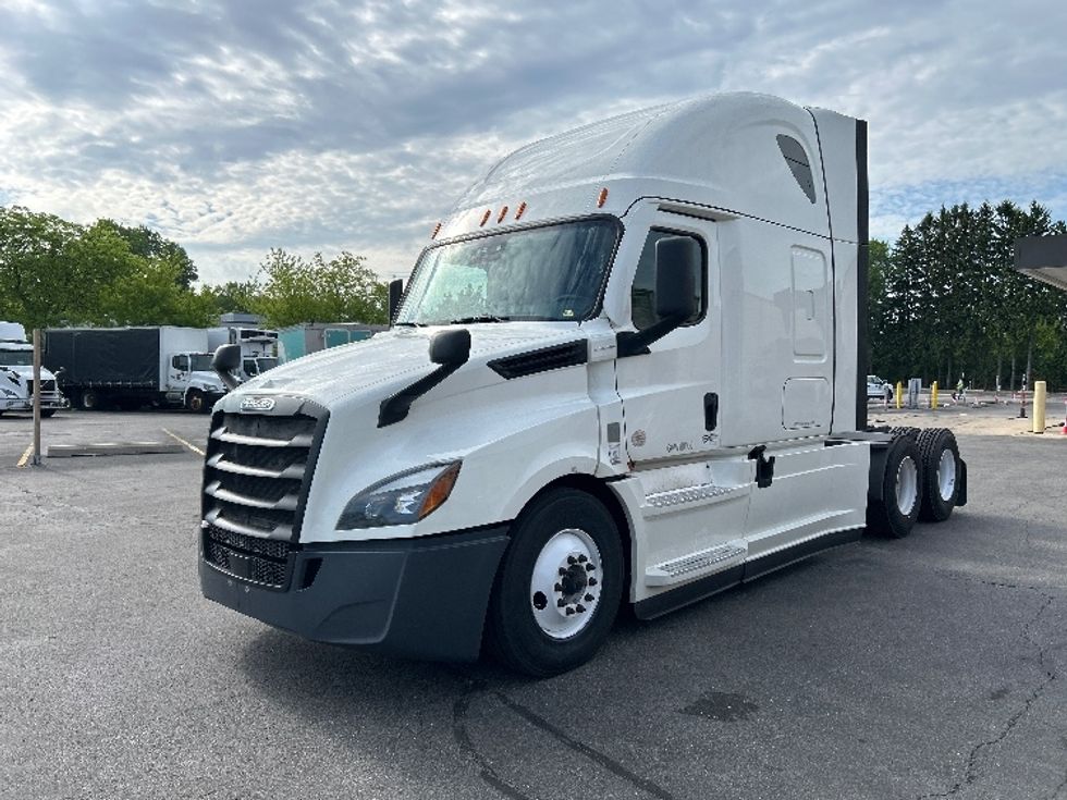 Sleeper Tractor-Heavy Duty Tractors-Freightliner-2020-T12664ST-Pewaukee-WI-263,605\n\t\tmiles-$ 73,750 - Image 3