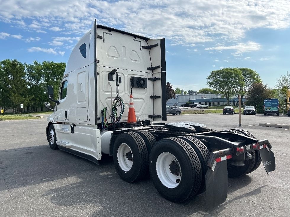 Sleeper Tractor-Heavy Duty Tractors-Freightliner-2020-T12664ST-Pewaukee-WI-263,605\n\t\tmiles-$ 73,750 - Image 5