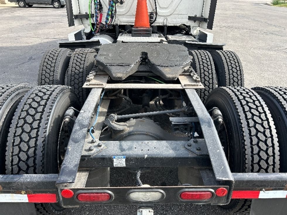 Sleeper Tractor-Heavy Duty Tractors-Freightliner-2020-T12664ST-Pewaukee-WI-263,605\n\t\tmiles-$ 73,750 - Image 6