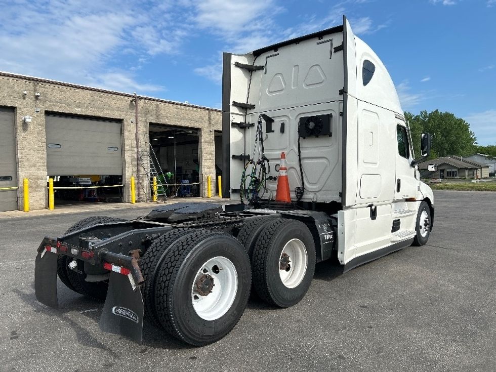 Sleeper Tractor-Heavy Duty Tractors-Freightliner-2020-T12664ST-Pewaukee-WI-263,605\n\t\tmiles-$ 73,750 - Image 7