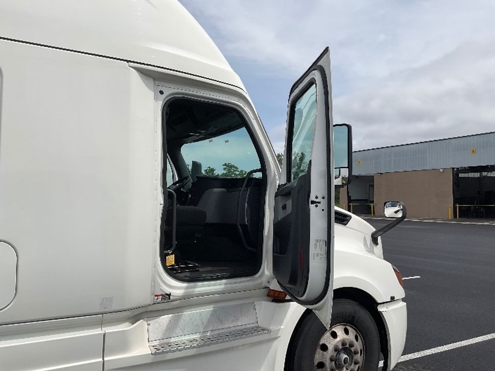 Sleeper Tractor-Heavy Duty Tractors-Freightliner-2020-T12664ST-Philadelphia-PA-522,877\n\t\tmiles-$ 59,250 - Image 13