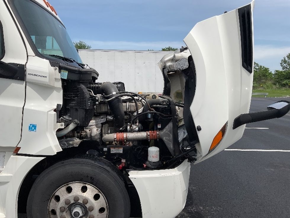 Sleeper Tractor-Heavy Duty Tractors-Freightliner-2020-T12664ST-Philadelphia-PA-522,877\n\t\tmiles-$ 59,250 - Image 20