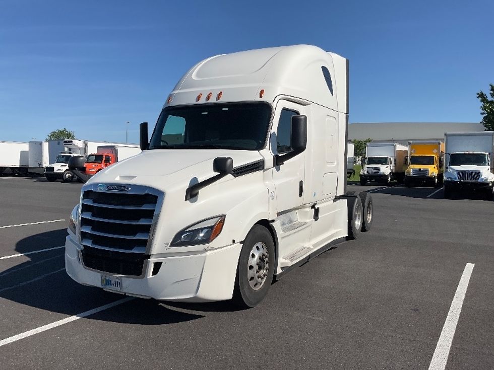 Sleeper Tractor-Heavy Duty Tractors-Freightliner-2020-T12664ST-Philadelphia-PA-522,877\n\t\tmiles-$ 59,250 - Image 3