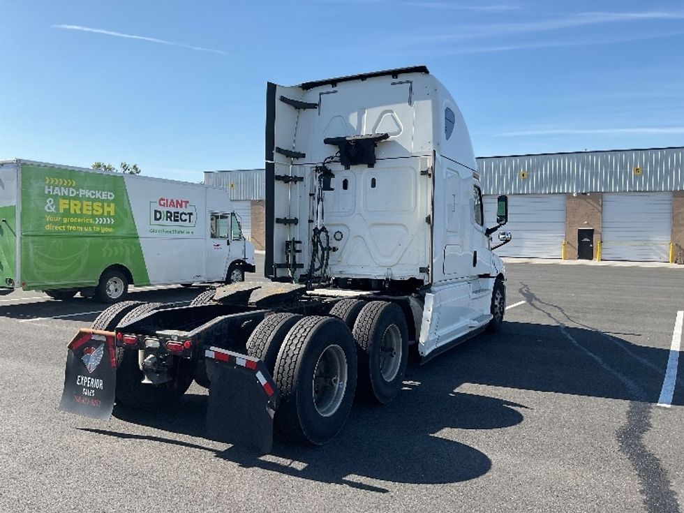 Sleeper Tractor-Heavy Duty Tractors-Freightliner-2020-T12664ST-Philadelphia-PA-522,877\n\t\tmiles-$ 59,250 - Image 7