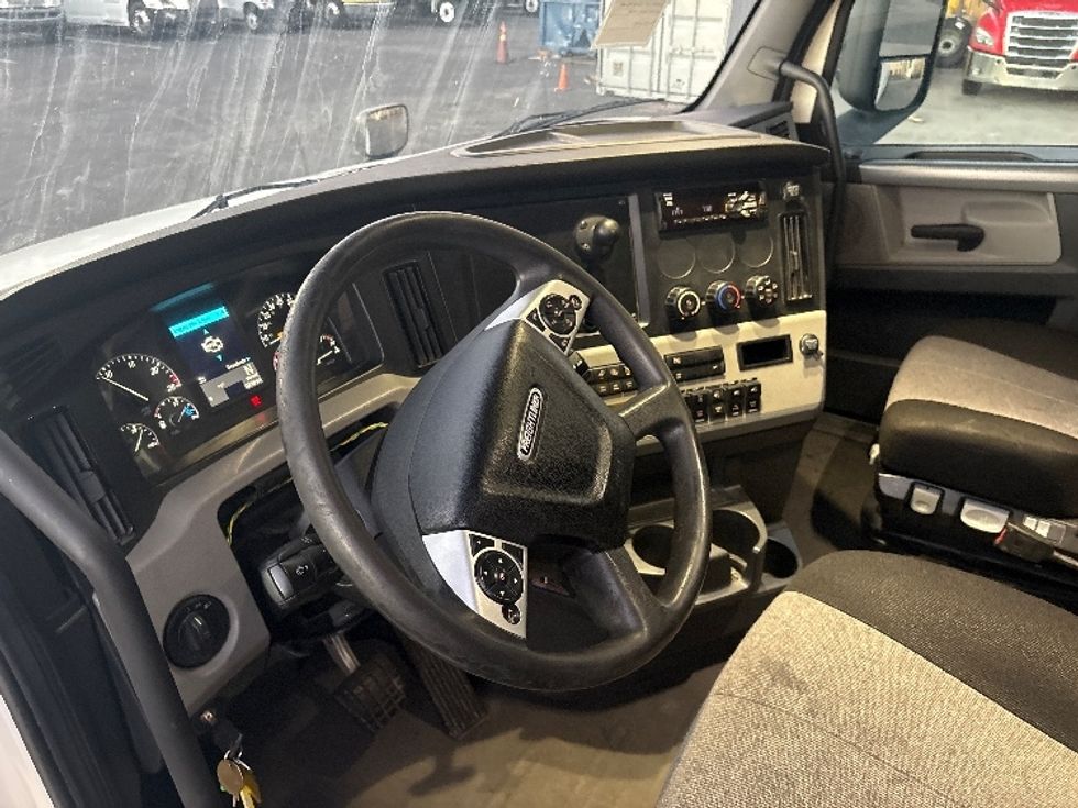 Sleeper Tractor-Heavy Duty Tractors-Freightliner-2020-T12664ST-Phoenix-AZ-414,922\n\t\tmiles-$ 63,250 - Image 10