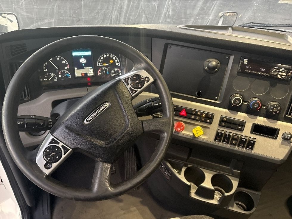 Sleeper Tractor-Heavy Duty Tractors-Freightliner-2020-T12664ST-Phoenix-AZ-414,922\n\t\tmiles-$ 63,250 - Image 11