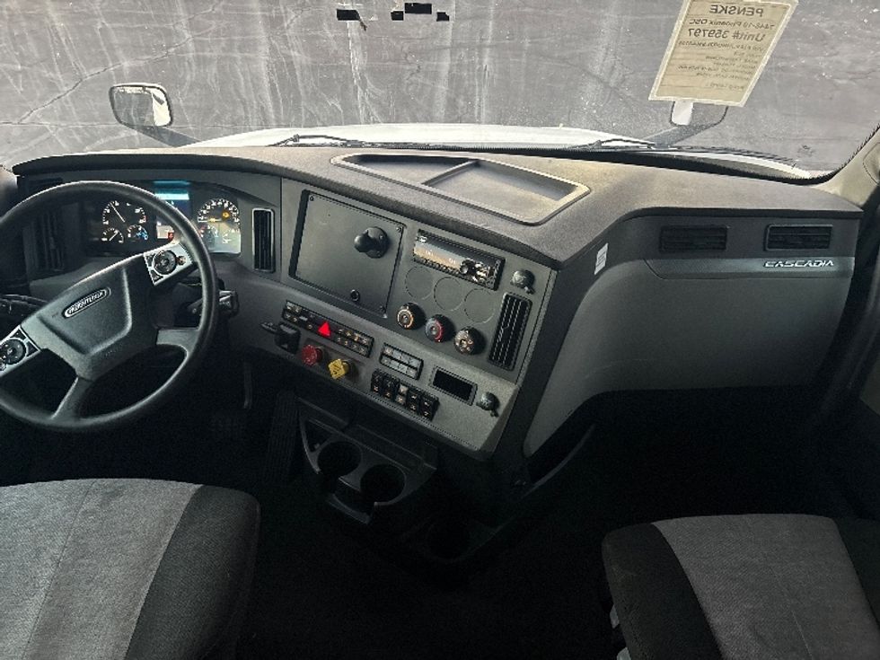 Sleeper Tractor-Heavy Duty Tractors-Freightliner-2020-T12664ST-Phoenix-AZ-414,922\n\t\tmiles-$ 63,250 - Image 12