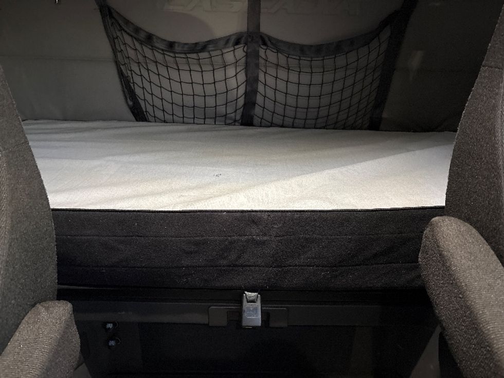 Sleeper Tractor-Heavy Duty Tractors-Freightliner-2020-T12664ST-Phoenix-AZ-414,922\n\t\tmiles-$ 63,250 - Image 16