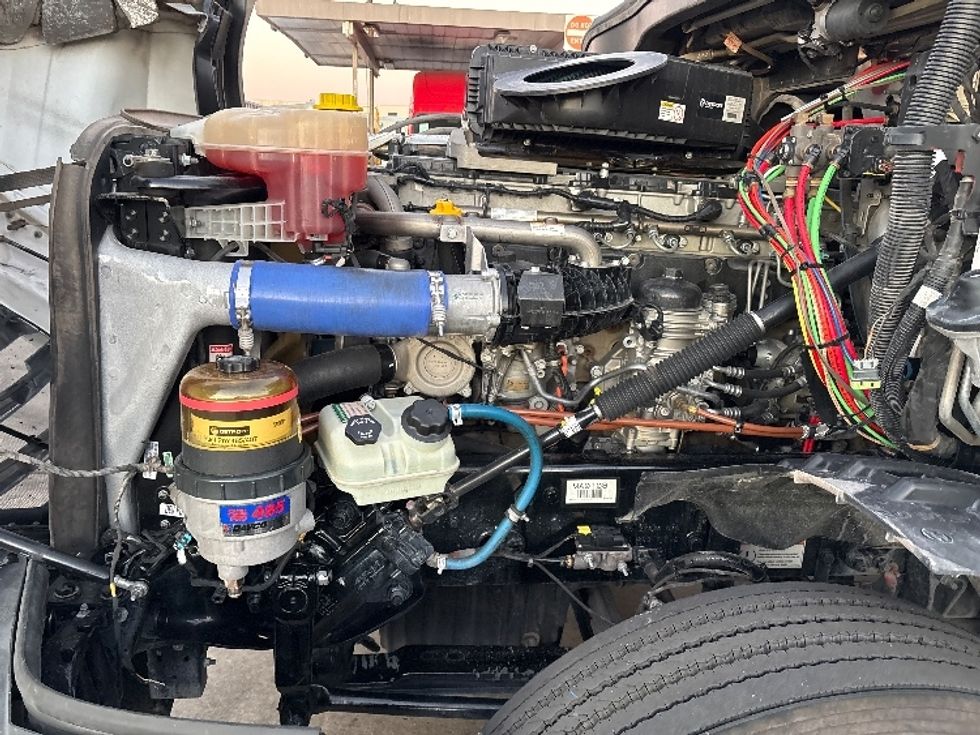 Sleeper Tractor-Heavy Duty Tractors-Freightliner-2020-T12664ST-Phoenix-AZ-414,922\n\t\tmiles-$ 63,250 - Image 21