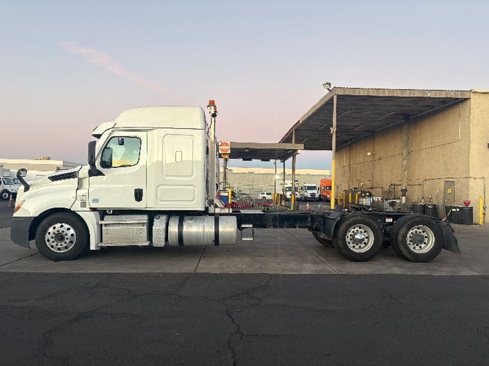 Sleeper Tractor-Heavy Duty Tractors-Freightliner-2020-T12664ST-Phoenix-AZ-414,922\n\t\tmiles-$ 63,250 - Image 4