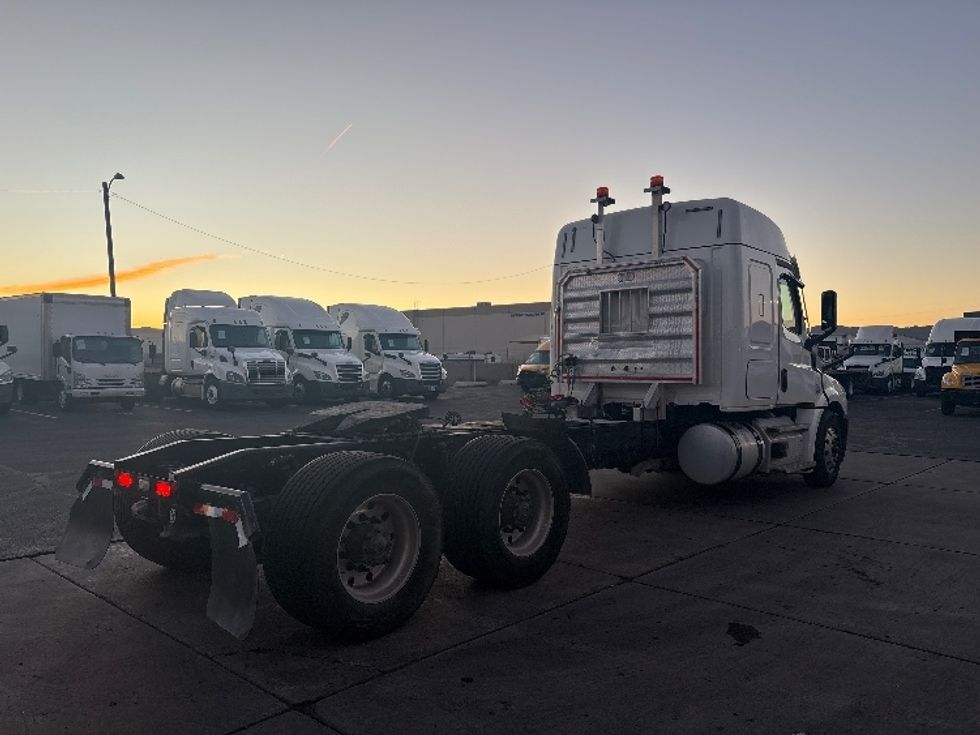 Sleeper Tractor-Heavy Duty Tractors-Freightliner-2020-T12664ST-Phoenix-AZ-414,922\n\t\tmiles-$ 63,250 - Image 7