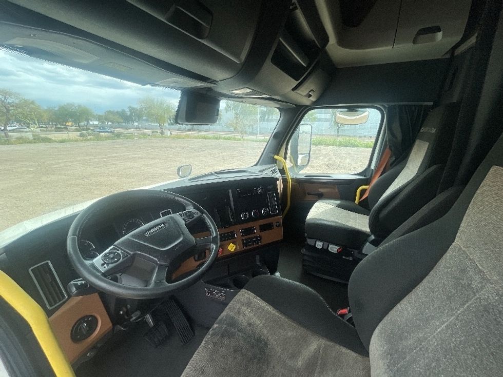Sleeper Tractor-Heavy Duty Tractors-Freightliner-2020-T12664ST-Phoenix-AZ-440,072\n\t\tmiles-$ 67,000 - Image 10