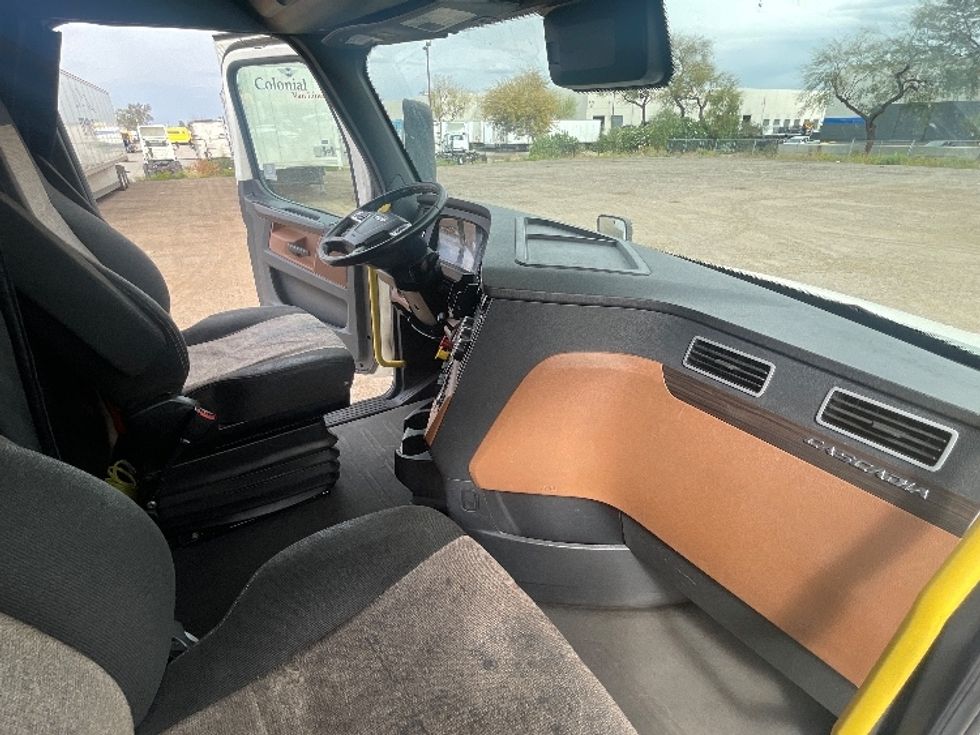 Sleeper Tractor-Heavy Duty Tractors-Freightliner-2020-T12664ST-Phoenix-AZ-440,072\n\t\tmiles-$ 67,000 - Image 15