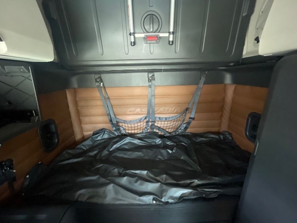 Sleeper Tractor-Heavy Duty Tractors-Freightliner-2020-T12664ST-Phoenix-AZ-440,072\n\t\tmiles-$ 67,000 - Image 16