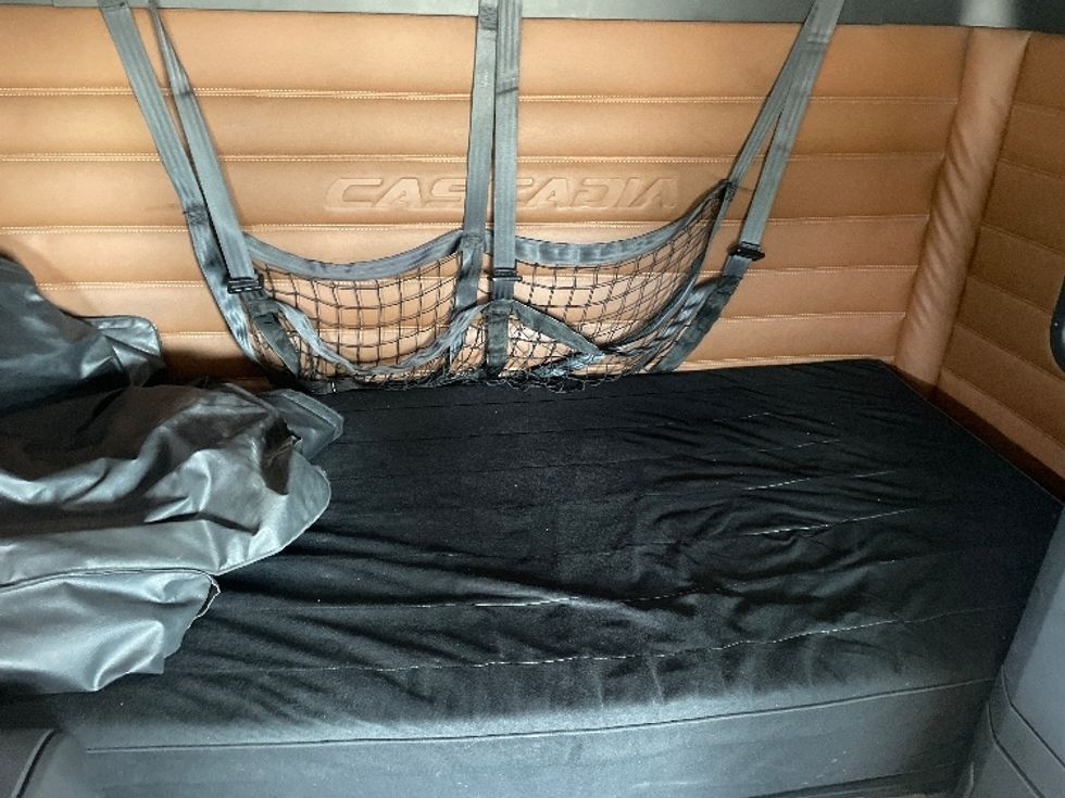 Sleeper Tractor-Heavy Duty Tractors-Freightliner-2020-T12664ST-Phoenix-AZ-440,072\n\t\tmiles-$ 67,000 - Image 17