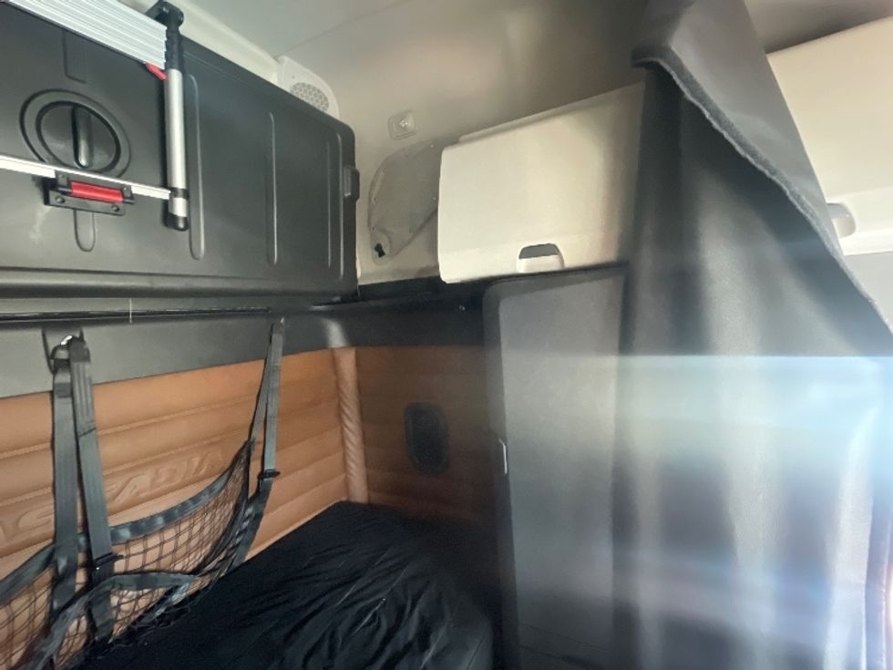 Sleeper Tractor-Heavy Duty Tractors-Freightliner-2020-T12664ST-Phoenix-AZ-440,072\n\t\tmiles-$ 67,000 - Image 18