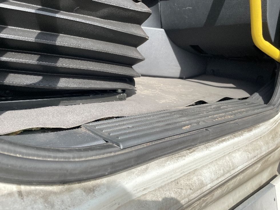 Sleeper Tractor-Heavy Duty Tractors-Freightliner-2020-T12664ST-Phoenix-AZ-440,072\n\t\tmiles-$ 67,000 - Image 23