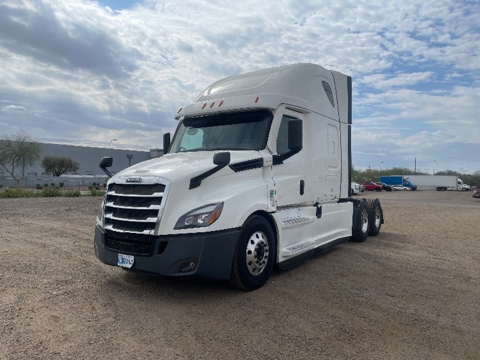 Sleeper Tractor-Heavy Duty Tractors-Freightliner-2020-T12664ST-Phoenix-AZ-440,072\n\t\tmiles-$ 67,000 - Image 3