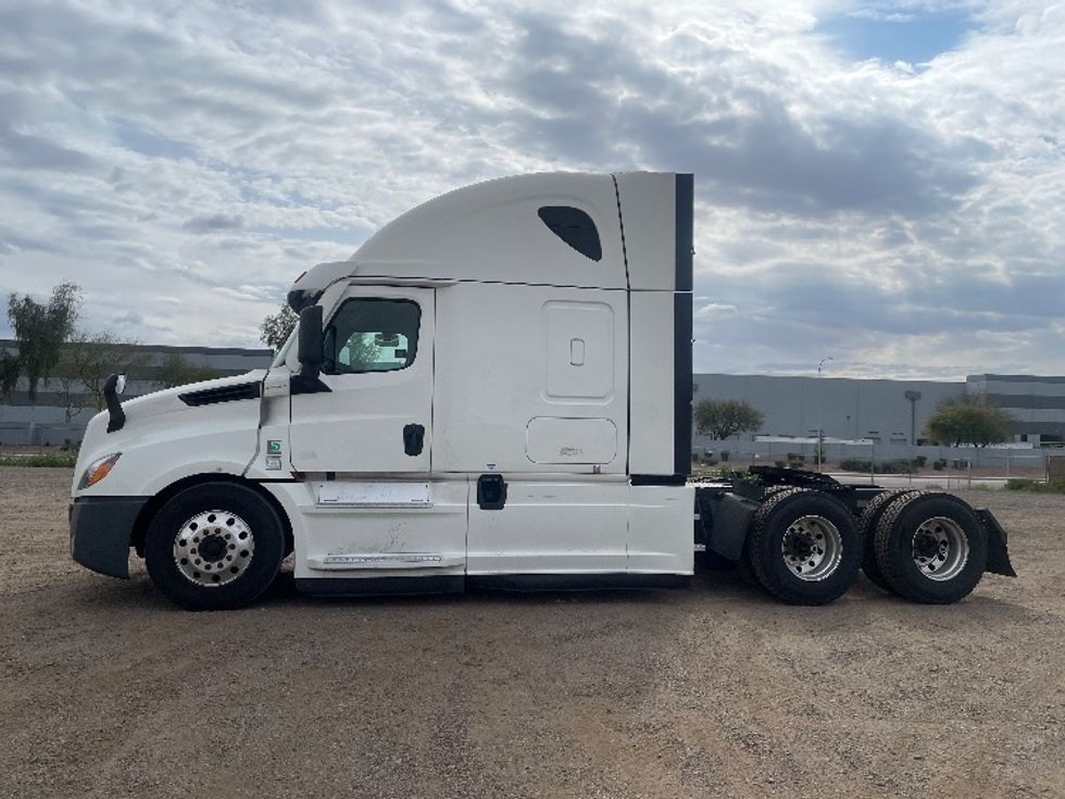Sleeper Tractor-Heavy Duty Tractors-Freightliner-2020-T12664ST-Phoenix-AZ-440,072\n\t\tmiles-$ 67,000 - Image 4