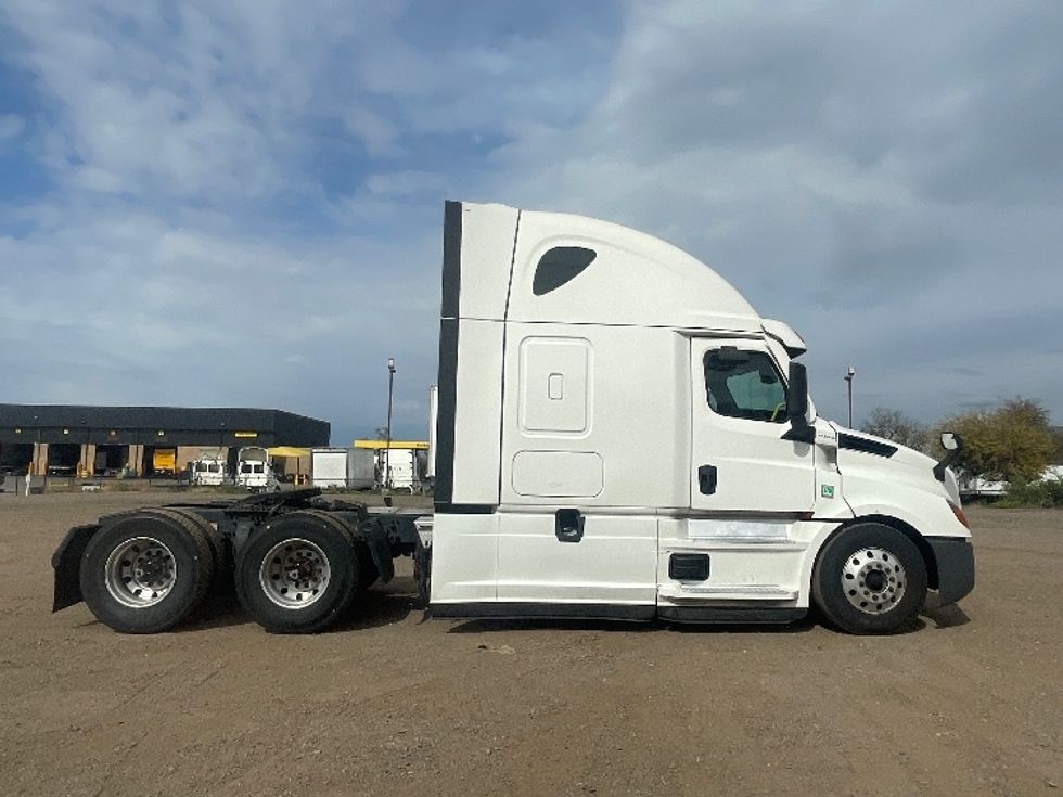 Sleeper Tractor-Heavy Duty Tractors-Freightliner-2020-T12664ST-Phoenix-AZ-440,072\n\t\tmiles-$ 67,000 - Image 8