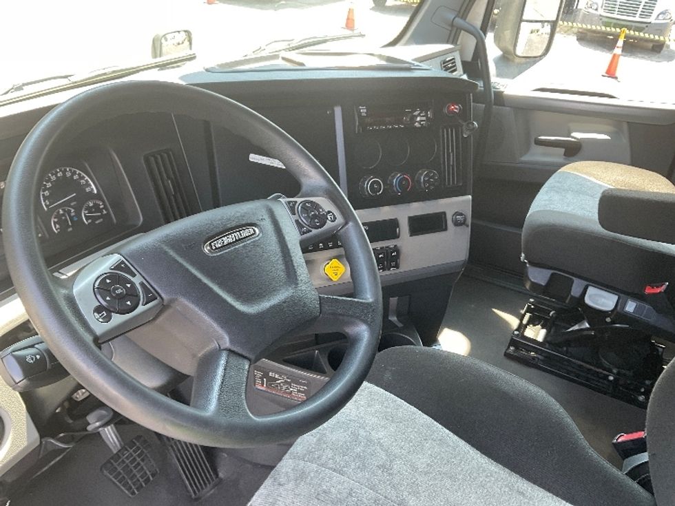 Sleeper Tractor-Heavy Duty Tractors-Freightliner-2020-T12664ST-Phoenix-AZ-451,696\n\t\tmiles-$ 70,250 - Image 10