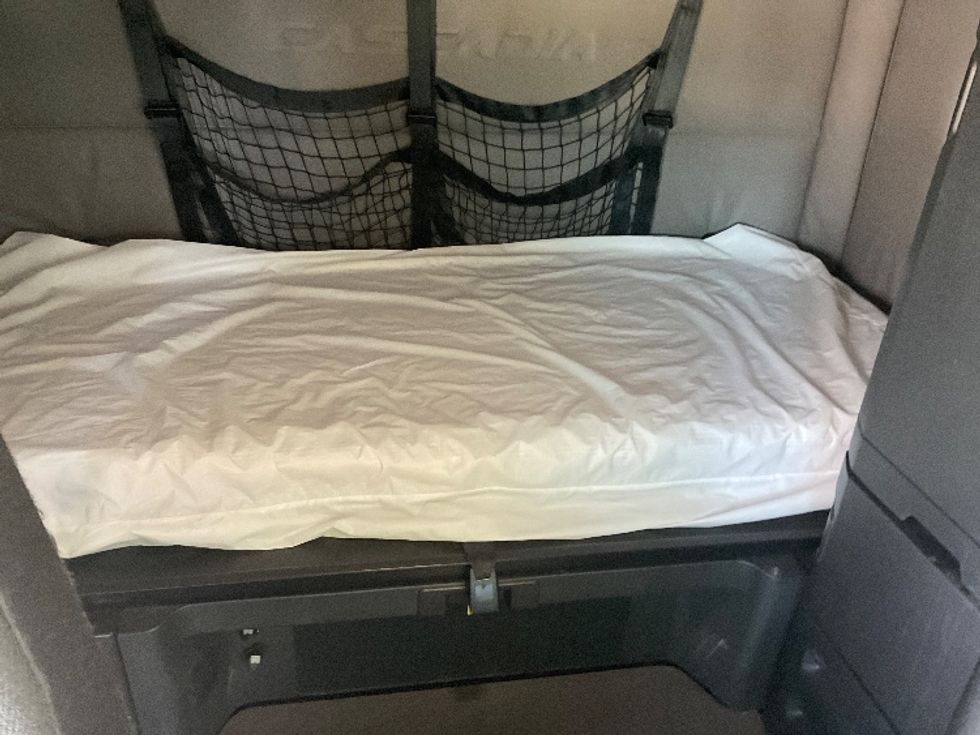 Sleeper Tractor-Heavy Duty Tractors-Freightliner-2020-T12664ST-Phoenix-AZ-451,696\n\t\tmiles-$ 70,250 - Image 17