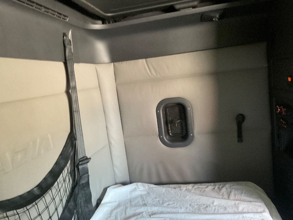 Sleeper Tractor-Heavy Duty Tractors-Freightliner-2020-T12664ST-Phoenix-AZ-451,696\n\t\tmiles-$ 70,250 - Image 18