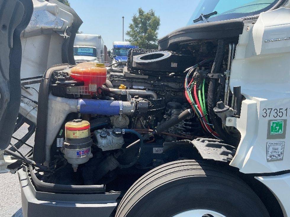 Sleeper Tractor-Heavy Duty Tractors-Freightliner-2020-T12664ST-Phoenix-AZ-451,696\n\t\tmiles-$ 70,250 - Image 21