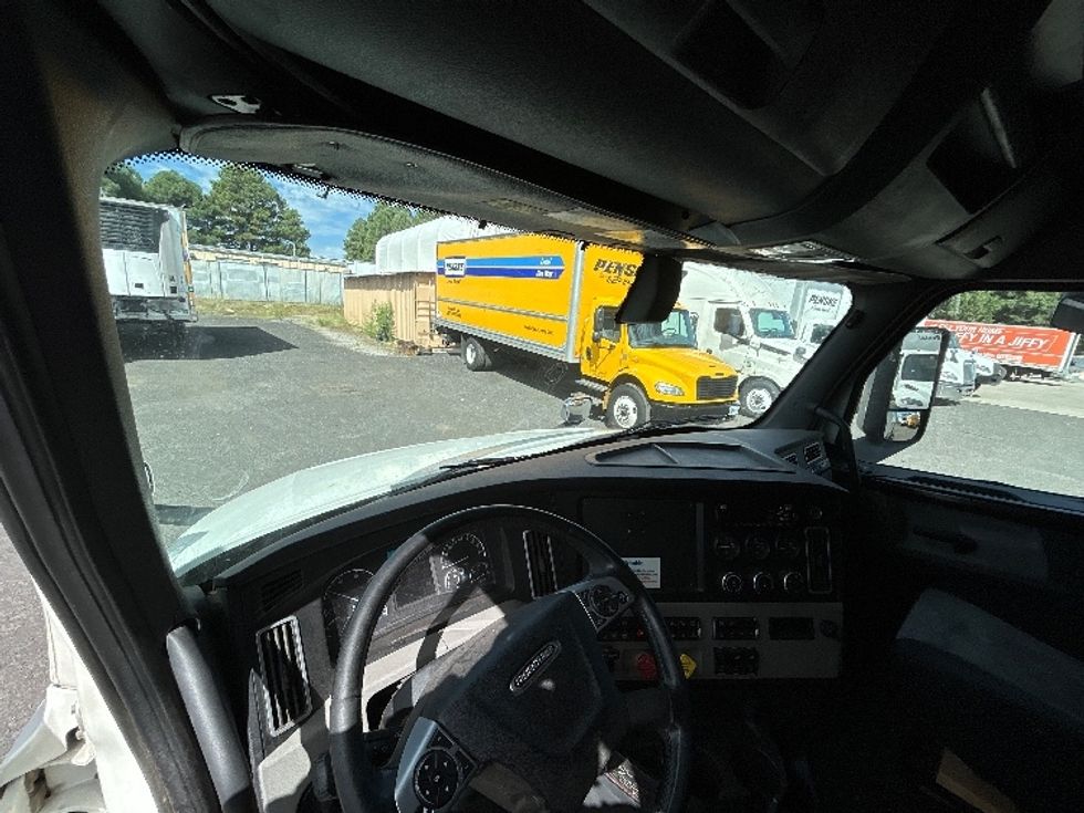 Sleeper Tractor-Heavy Duty Tractors-Freightliner-2020-T12664ST-Phoenix-AZ-459,331\n\t\tmiles-$ 72,000 - Image 11